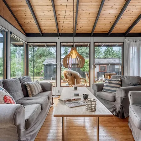 Thorunn - 250m From The Sea By Interhome *